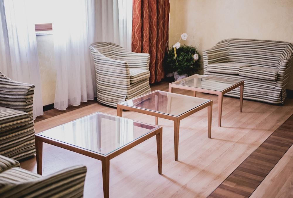 La Fonte Hotel Ome Kültér fotó