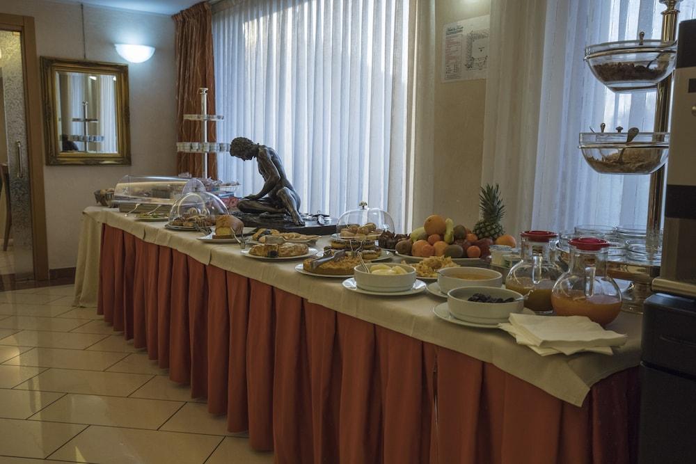 La Fonte Hotel Ome Kültér fotó