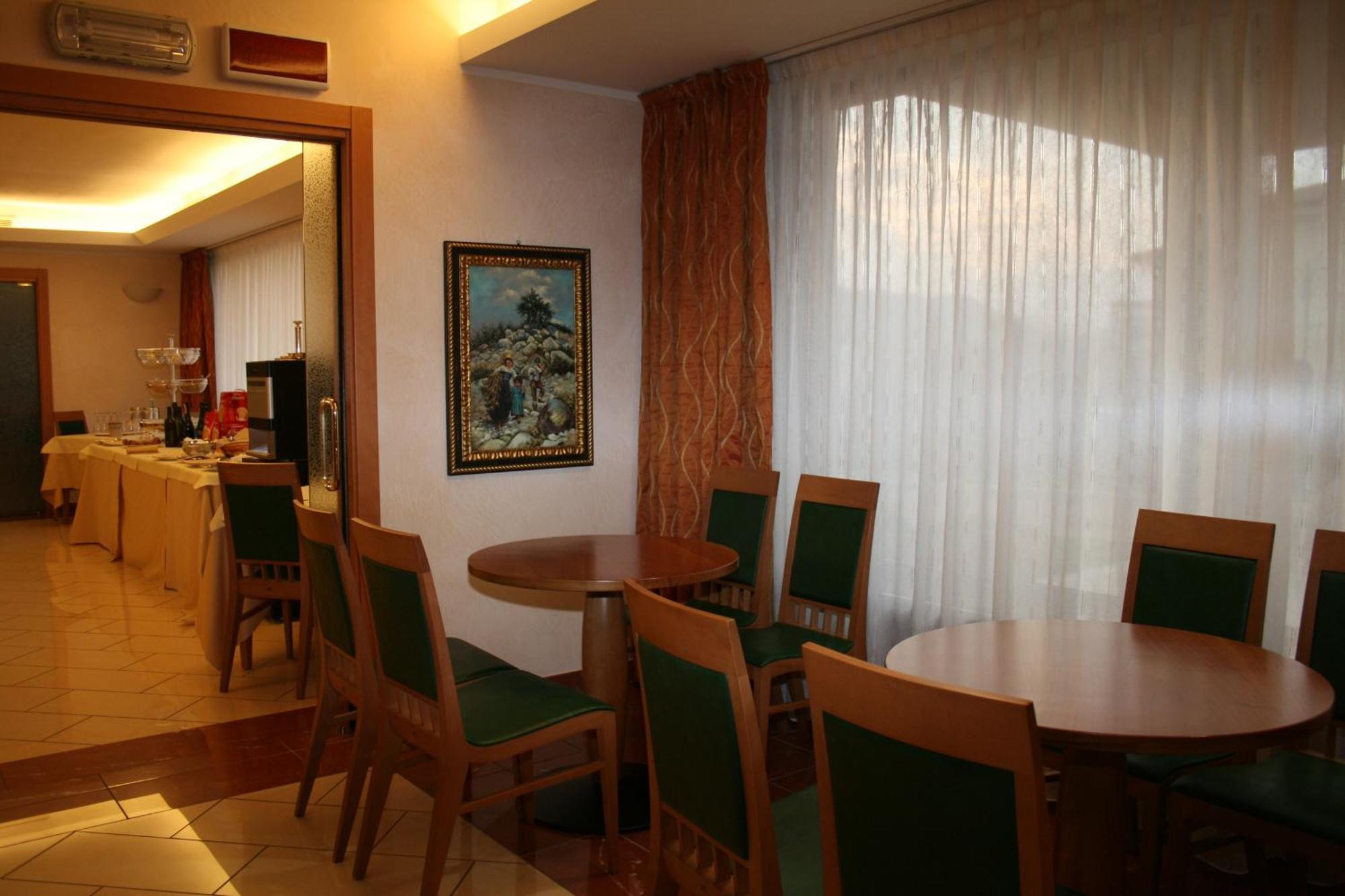La Fonte Hotel Ome Kültér fotó