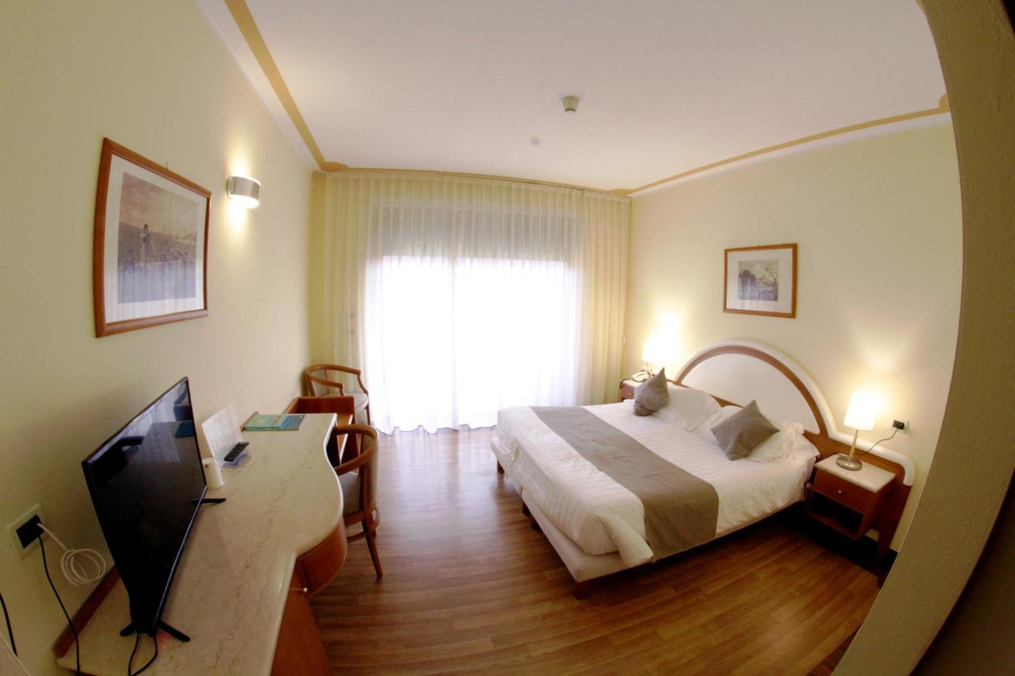 La Fonte Hotel Ome Kültér fotó