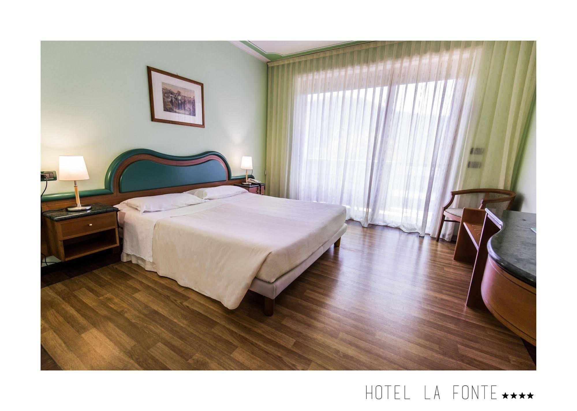 La Fonte Hotel Ome Kültér fotó