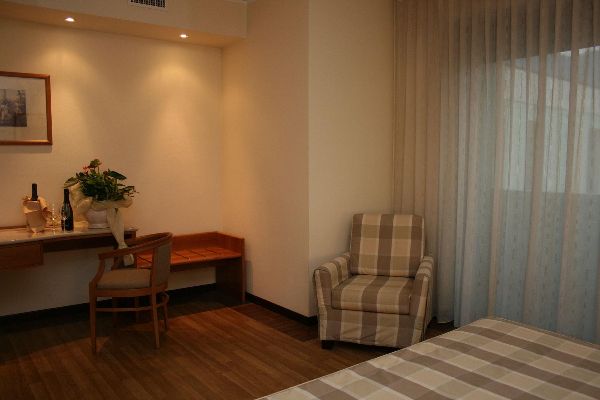La Fonte Hotel Ome Kültér fotó